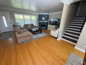 TV, fireplace