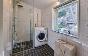 Shower - 2 bedroom gorgeous home in Torslanda (Torslanda)