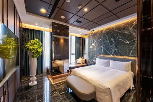 Deluxe-Doppelzimmer, Stadtblick | Kostenlose Minibar, Verdunkelungsvorhänge, schallisolierte Zimmer