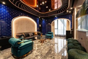 Quarto casal superior, vista para a cidade | Saguão