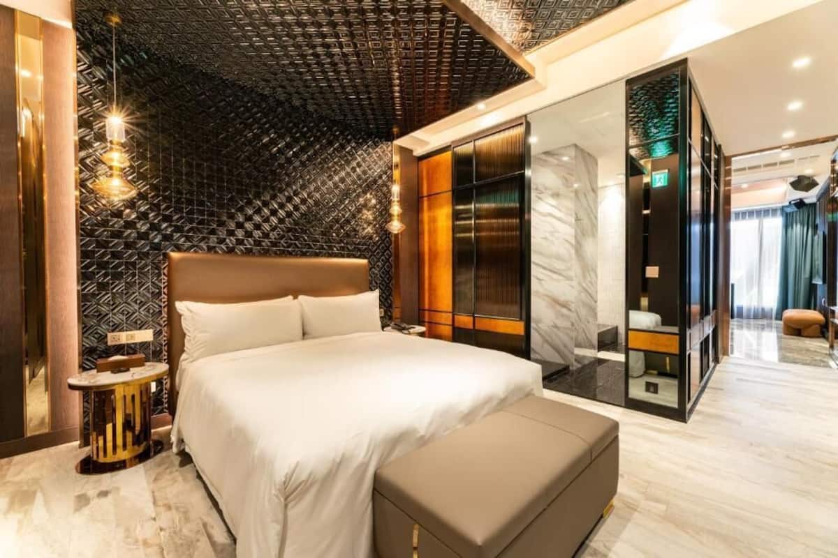 Superior Double Room, City View