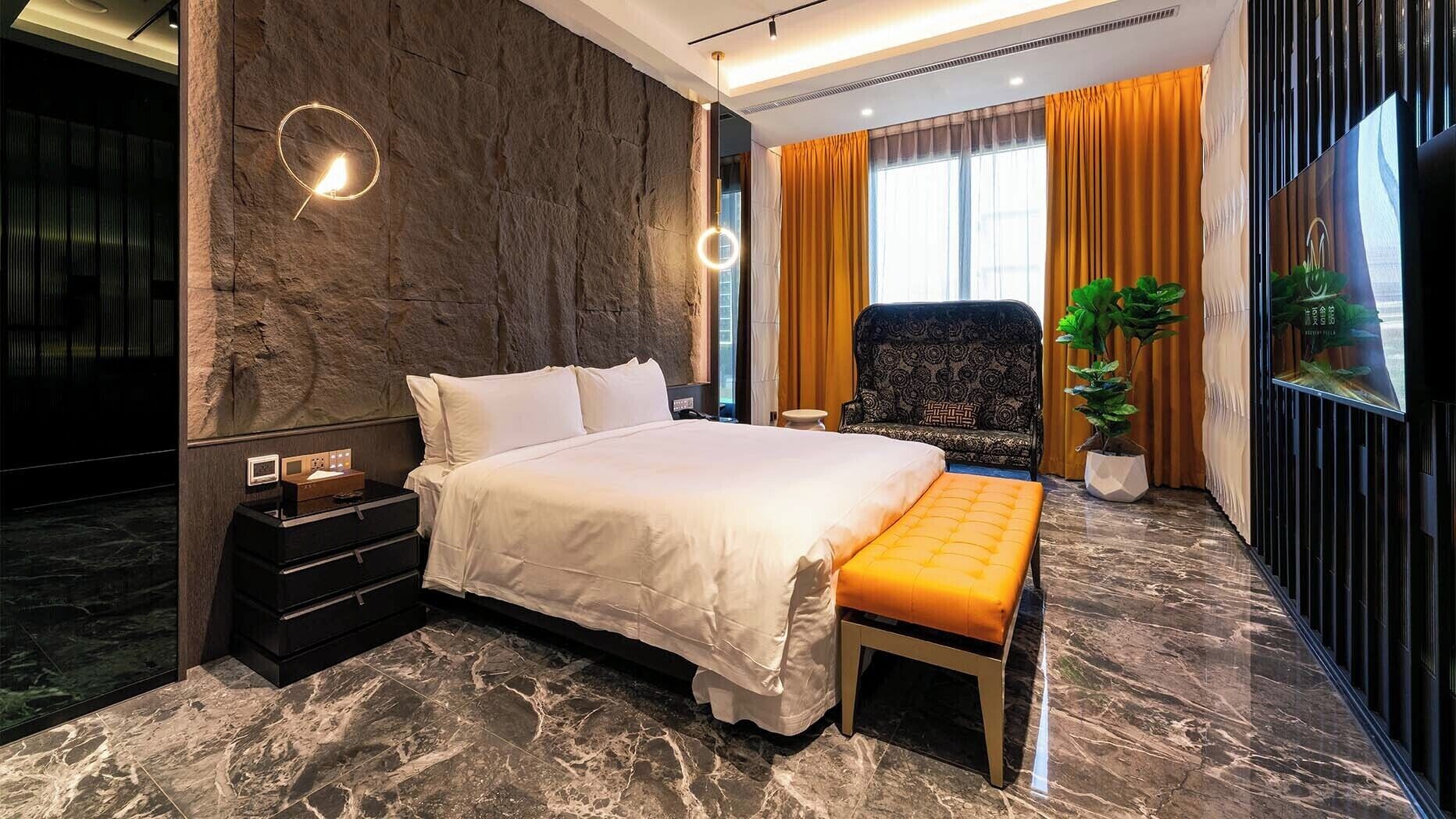 Chambre Double Affaires, 1 grand lit, animaux de compagnie interdits, vue ville | Articles gratuits dans le mini-bar, rideaux occultants