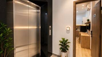 Studio tiện nghi đơn giản | Két bảo mật tại phòng, bàn, truy cập Internet không dây miễn phí