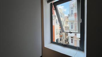 Caja de seguridad en la habitación, escritorio y wifi gratis