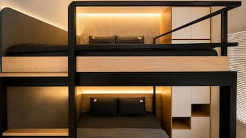 Family Studio | In-room safe, desk, WiFi (free)