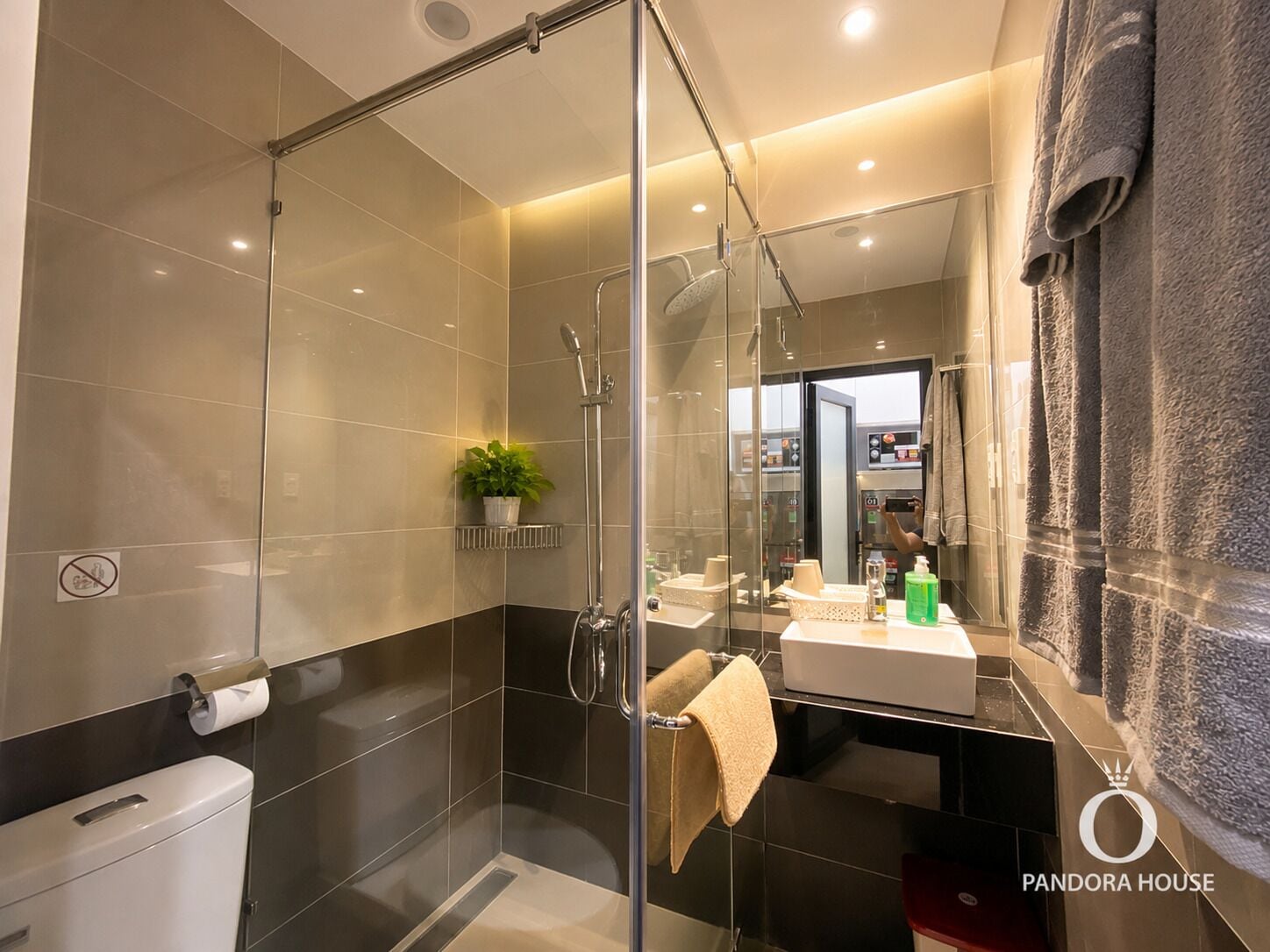 Basic Apartment | Bathroom
