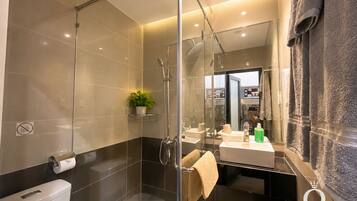 Basic Apartment | Bathroom