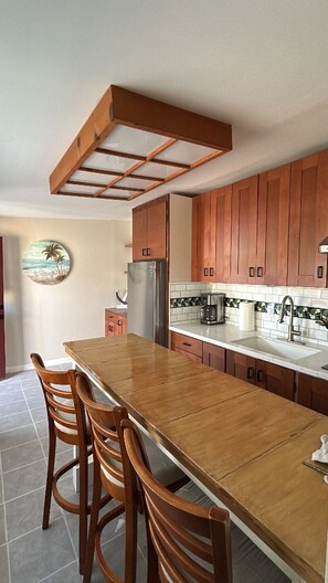 Fridge, microwave, stovetop, coffee/tea maker - 1 bedroom apartment in pleasant Carpinteria with AC and charm (carpinteria)