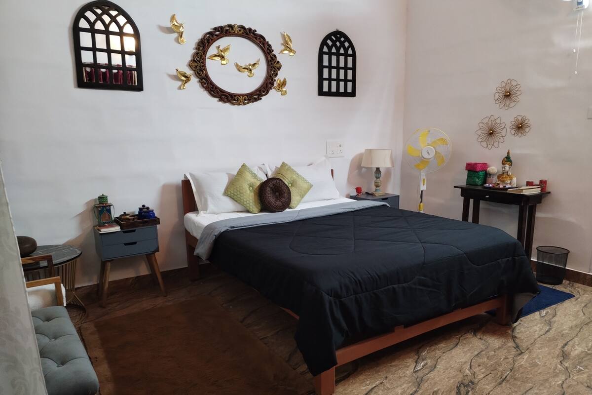Phòng đôi, 1 giường cỡ queen và sofa giường, được phép mang theo vật nuôi, quang cảnh vườn | Bàn ủi/dụng cụ ủi quần áo 