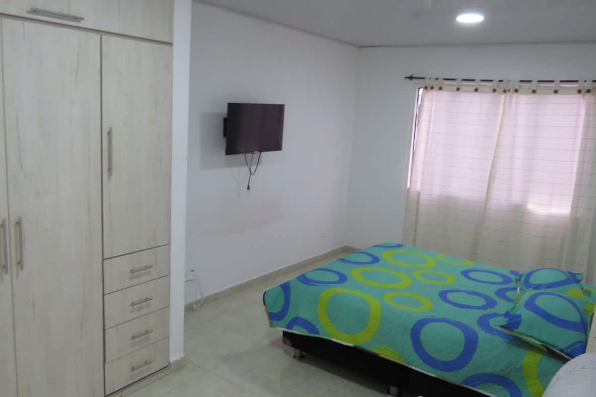 Habitación Confort, vista a la ciudad | Wifi gratis y ropa de cama 