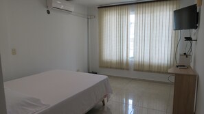 Comfort Room, City View | Free WiFi, bed sheets - rumba y salsa accommodation (Cali)
