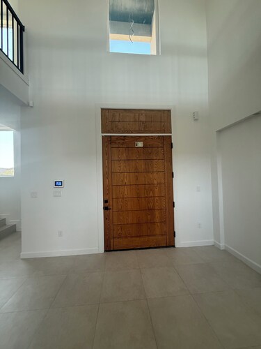 Spacious 4-bedroom modern pool house