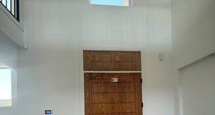 Spacious 4-bedroom modern pool house