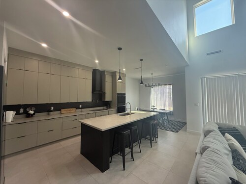 Spacious 4-bedroom modern pool house