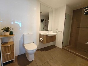 Bathroom - Apartment in Adelaide CBD with parking (Adelaide)