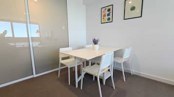 Apartment, City View | Ruang tamu