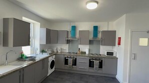 Talo, 6 makuuhuonetta, tupakointi kielletty | Yksityinen keittiö