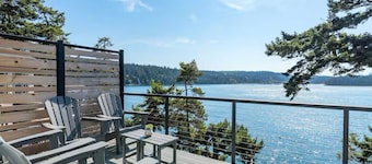 Romantic Deception Pass Waterfront Cabin with Deck Over Water