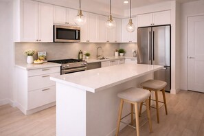 Room | Private kitchen - Solenne Hotels (Toronto)