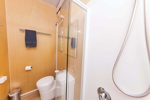 Bathroom - Montville Retreat Milan by Tiny Away (Montville)