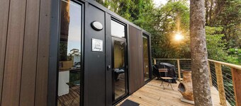 Montville Retreat Milan by Tiny Away