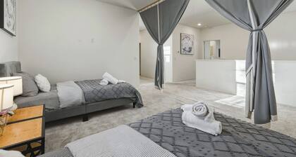 6BR 8Beds 3Kings 3TVs Arcade Tesla Charger Near Airport SilverLakes Groups
