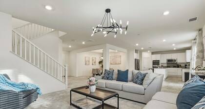 6BR 8Beds 3Kings 3TVs Arcade Tesla Charger Near Airport SilverLakes Groups