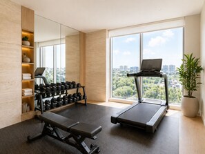 Studio Suite | Fitness facility - Maison Prime Suites (Toronto)