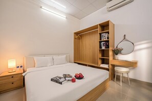 Individually decorated, individually furnished, desk, laptop workspace - Cam On Hideaway Villa (An Hai)