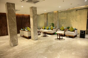 Lobby sitting area - Trevon Hotel Gujrat Centrale (Ranchi)