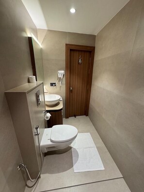 Free toiletries, hair dryer, towels, soap - Trevon Hotel Gujrat Centrale (Ranchi)