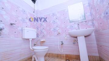 Deluxe Room | Bathroom