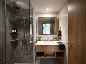 Hair dryer, towels, soap, toilet paper - Cozy 1-bedroom apartment in Laguna Beachside (Thalang District)