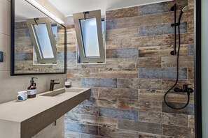 Shower, hair dryer, towels - Villa Melia - Crete: Villa with Private Pool (Vámos)