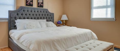 2 bedrooms, iron/ironing board, WiFi