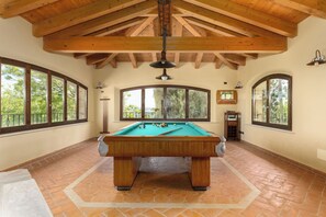 Games room - Villa Belvedere San Bartolo - Holiday villa with heated pool and sauna (Montefiore Conca)