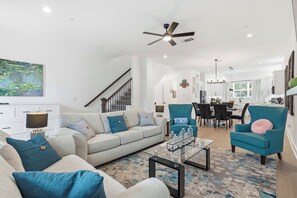 Smart TV, video games, books - Lewisville 3BR/3.5Bath Home - Arcade Room - EV Charger - Near Lake & DFW (Lewisville)