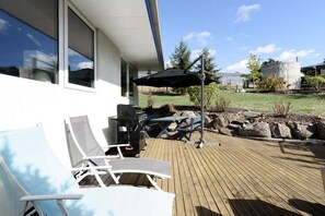 Outdoor dining - Tamar River Hideaway w/ Spa & Workspace (Legana)