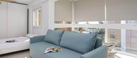 Iron/ironing board, internet, bed sheets