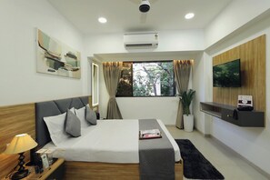 Egyptian cotton sheets, premium bedding, down duvets, memory-foam beds - Chembur Homeotel - Gagal Home (Mumbai)