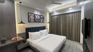 Room - Saltstayz Premier Millenium City Centre (Haryana)