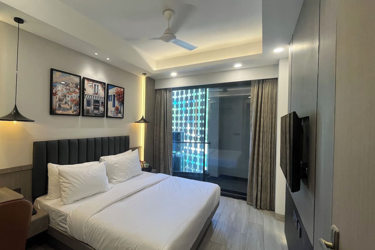 Deluxe Double Room, City View