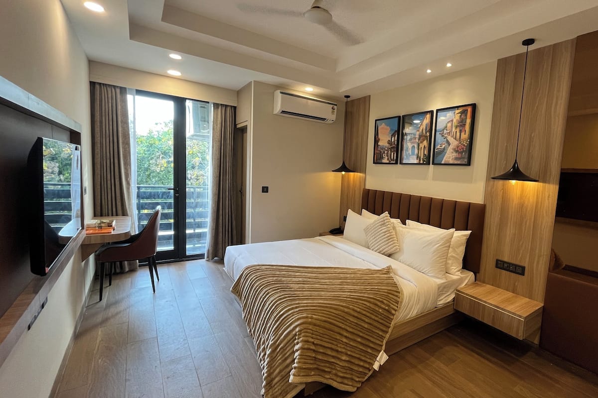 Family Double Room, City View