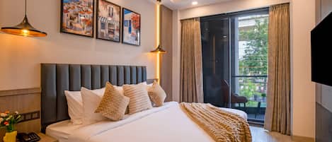 Deluxe-Doppelzimmer, Stadtblick | Zimmersafe, Schreibtisch, laptopgeeigneter Arbeitsplatz