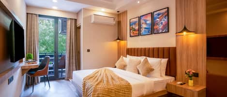 Superior Double Room, City View | In-room safe, desk, laptop workspace, blackout drapes