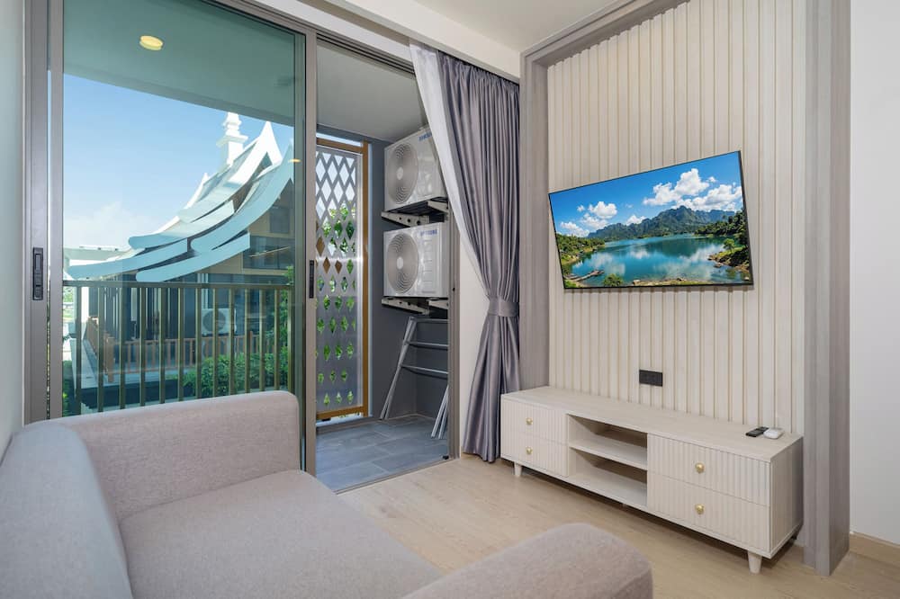 Ozone 1BR Signature Junior Suite