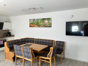 Dining - Studio Apartment 'Gartenblick' with Wi-Fi (Königsfeld im Schwarzwald)