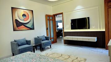 7 bedrooms, iron/ironing board, WiFi, bed sheets