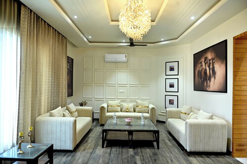 Grand 6-Bedroom Luxury Villa – Where Elegance Meets Ultimate Comfort