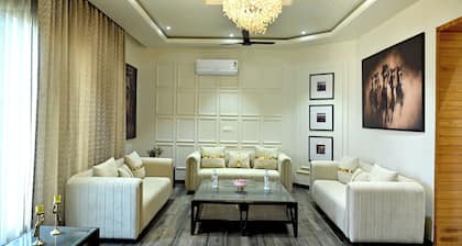 Grand 6-Bedroom Luxury Villa – Where Elegance Meets Ultimate Comfort